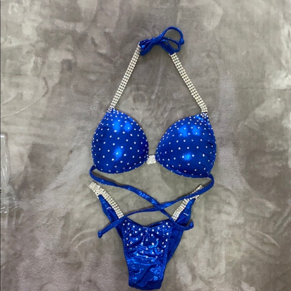 New bikini competitor suit